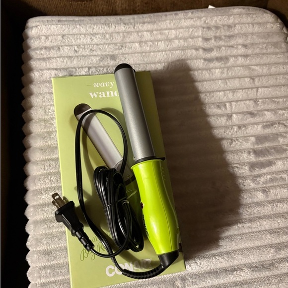 Green and Silver Curling Wand Conair Wavy Wand small stylers adds body - Picture 1 of 6